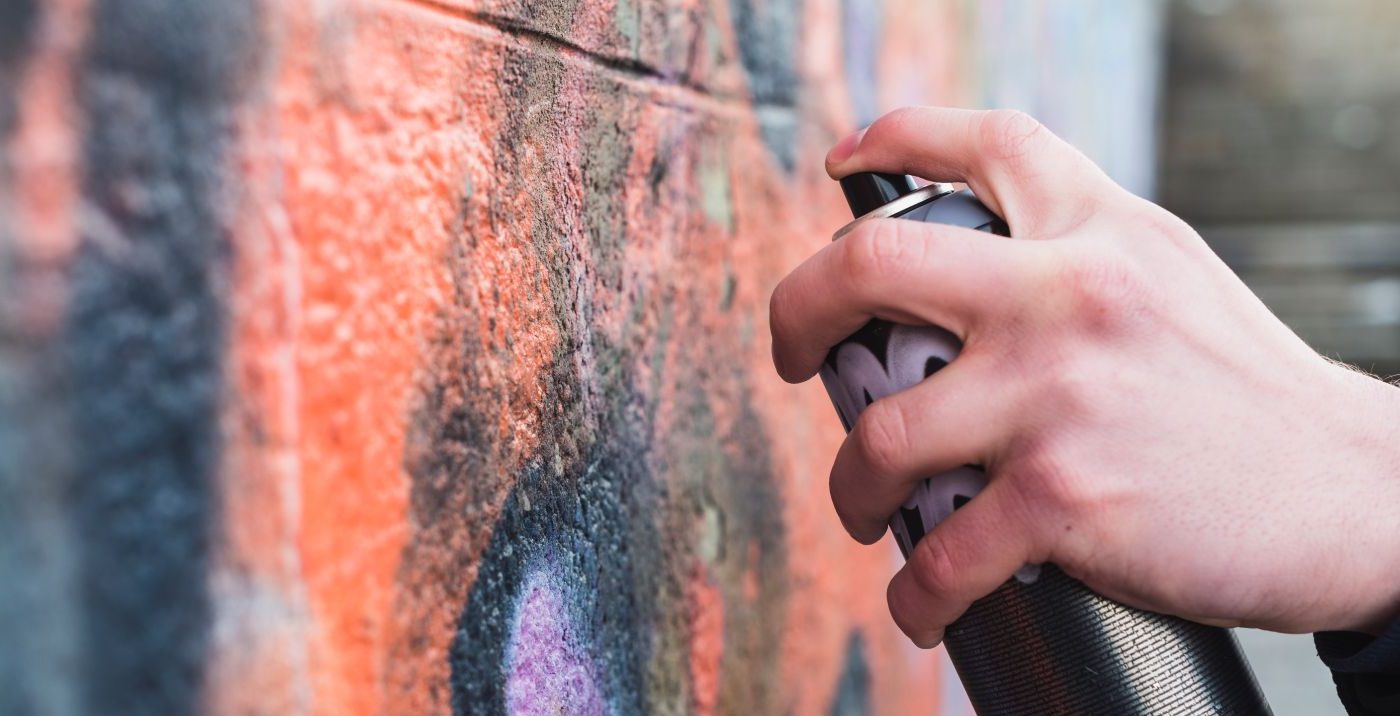 An act of vandalism: graffiti is sprayed.